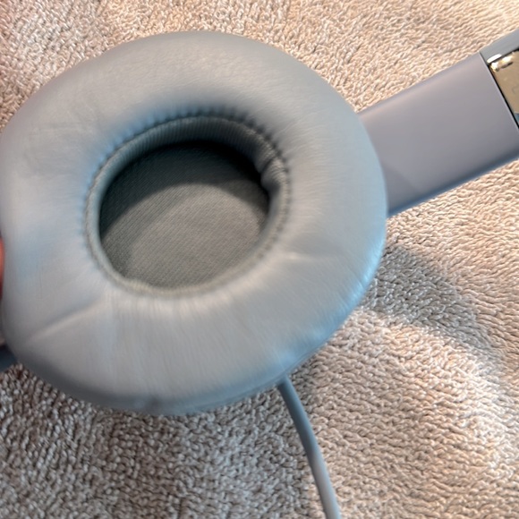 Beats Solo 2 Headphones - Picture 5 of 9